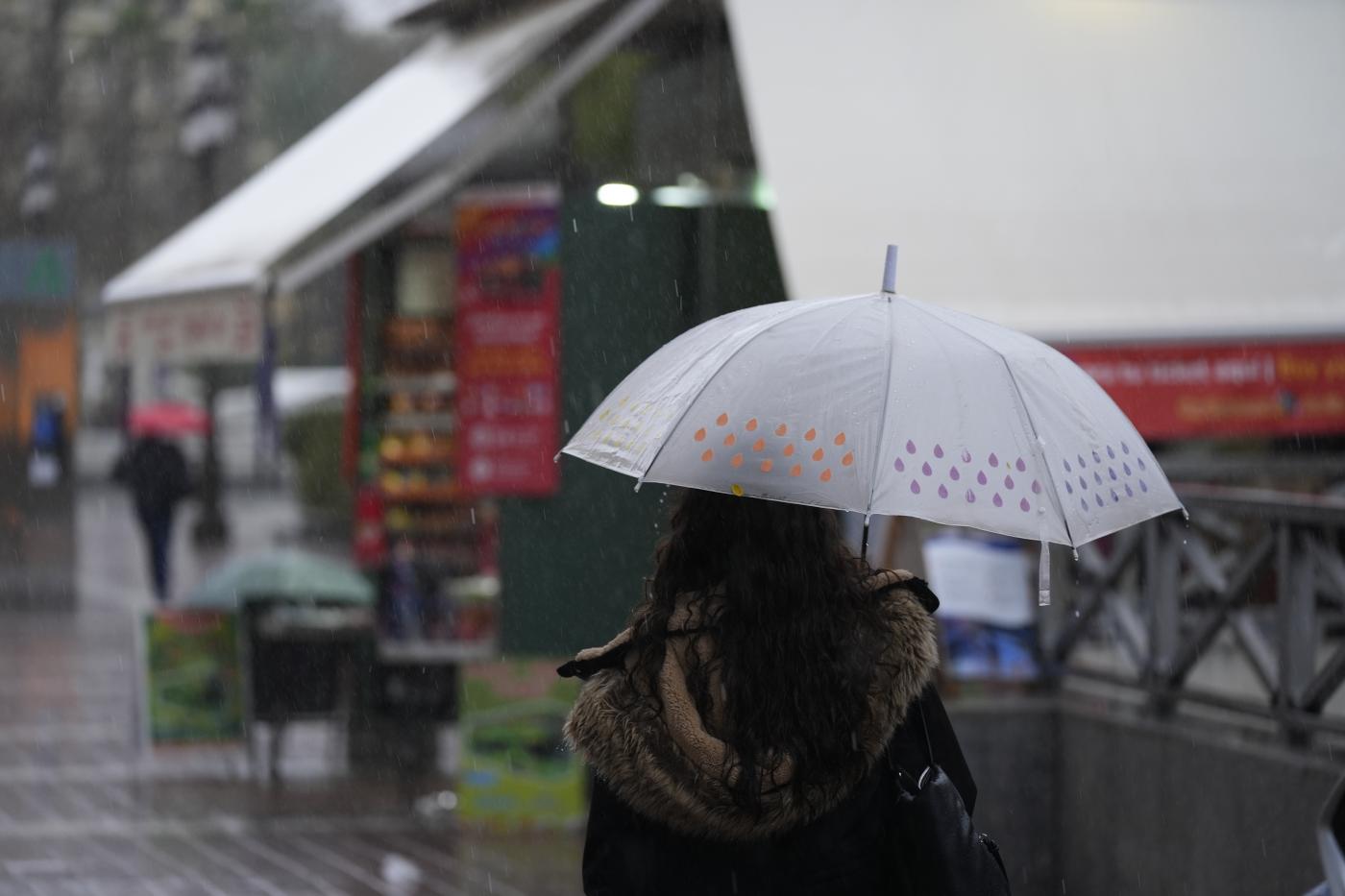 Lluvias y tormentas pondrán este sábado en aviso a 24 provincias, seis en nivel naranja