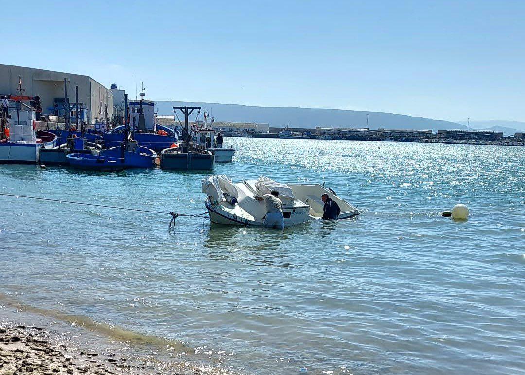AxSí exige un dragado urgente tras el incidente en la bocana del puerto de Barbate  