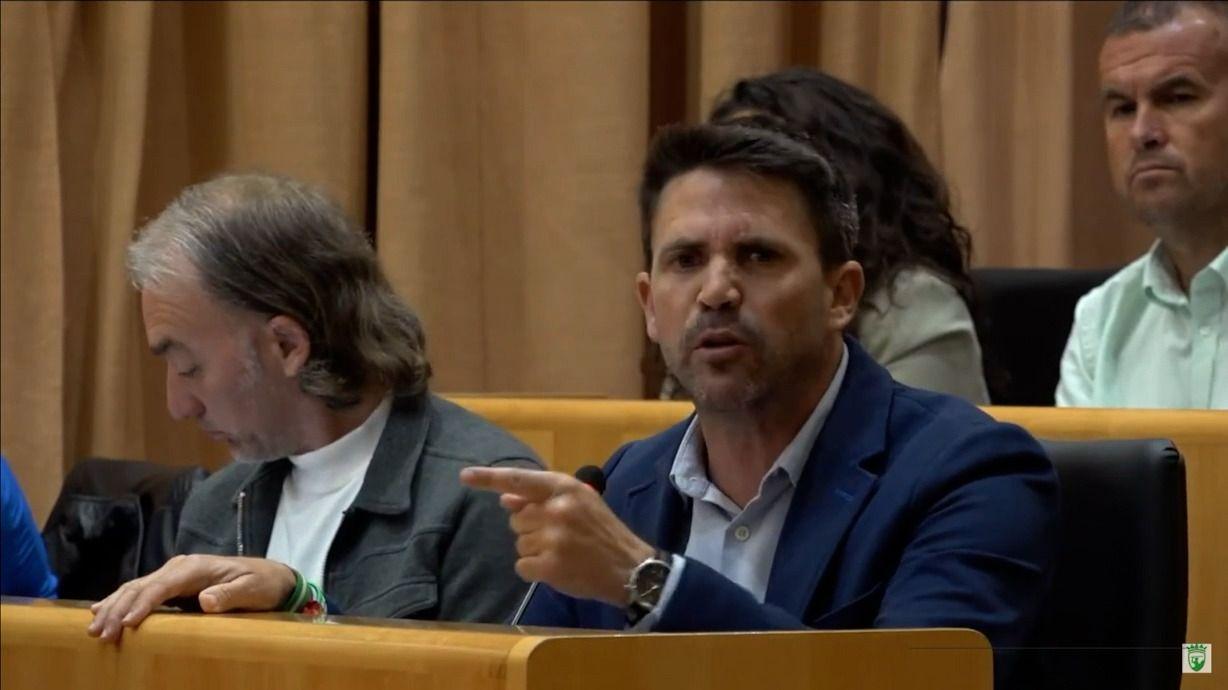El PP de Vélez-Málaga denuncia las amenazas de José Pino a un concejal popular en el pleno