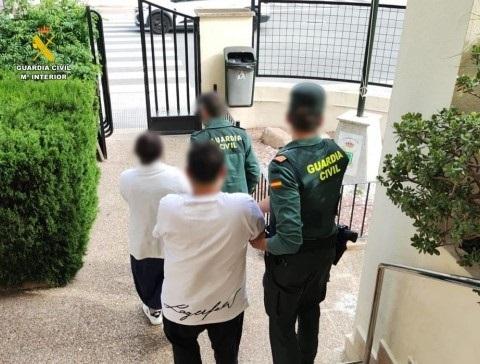 Prisión para 2 detenidos por robos mediante el método del abrazo en Málaga y Alicante