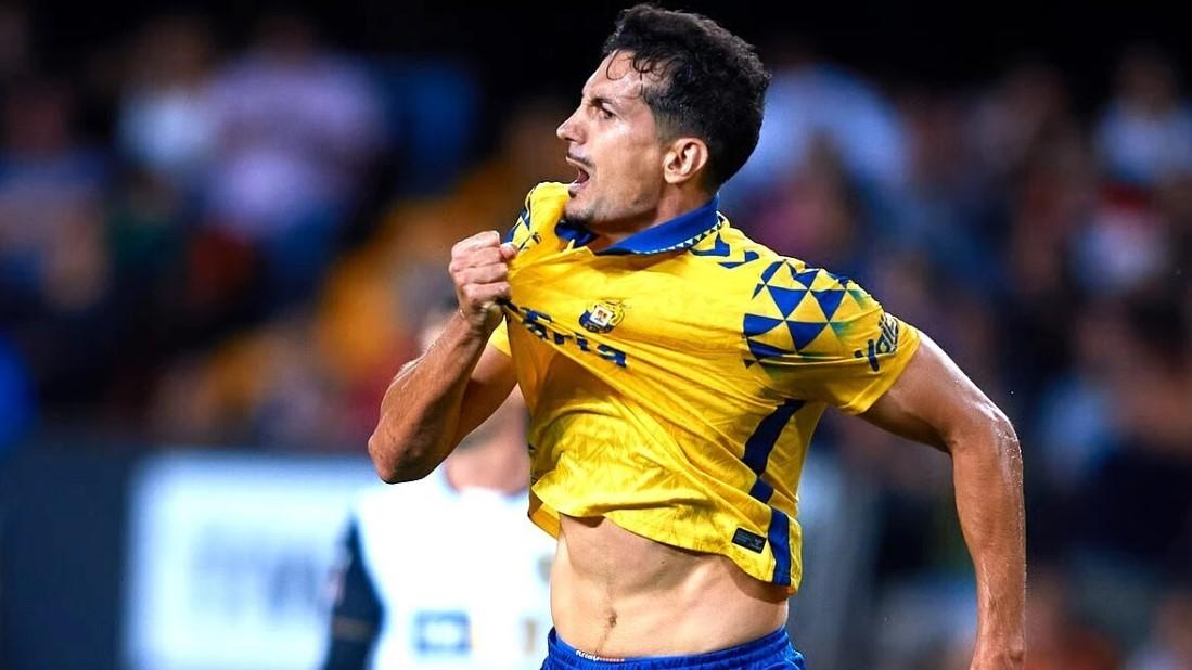El Almería suma experiencia en el lateral izquierdo con Álex Muñoz 